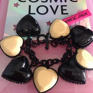 Chunky heart charm bracelet Betsey Johnson B39